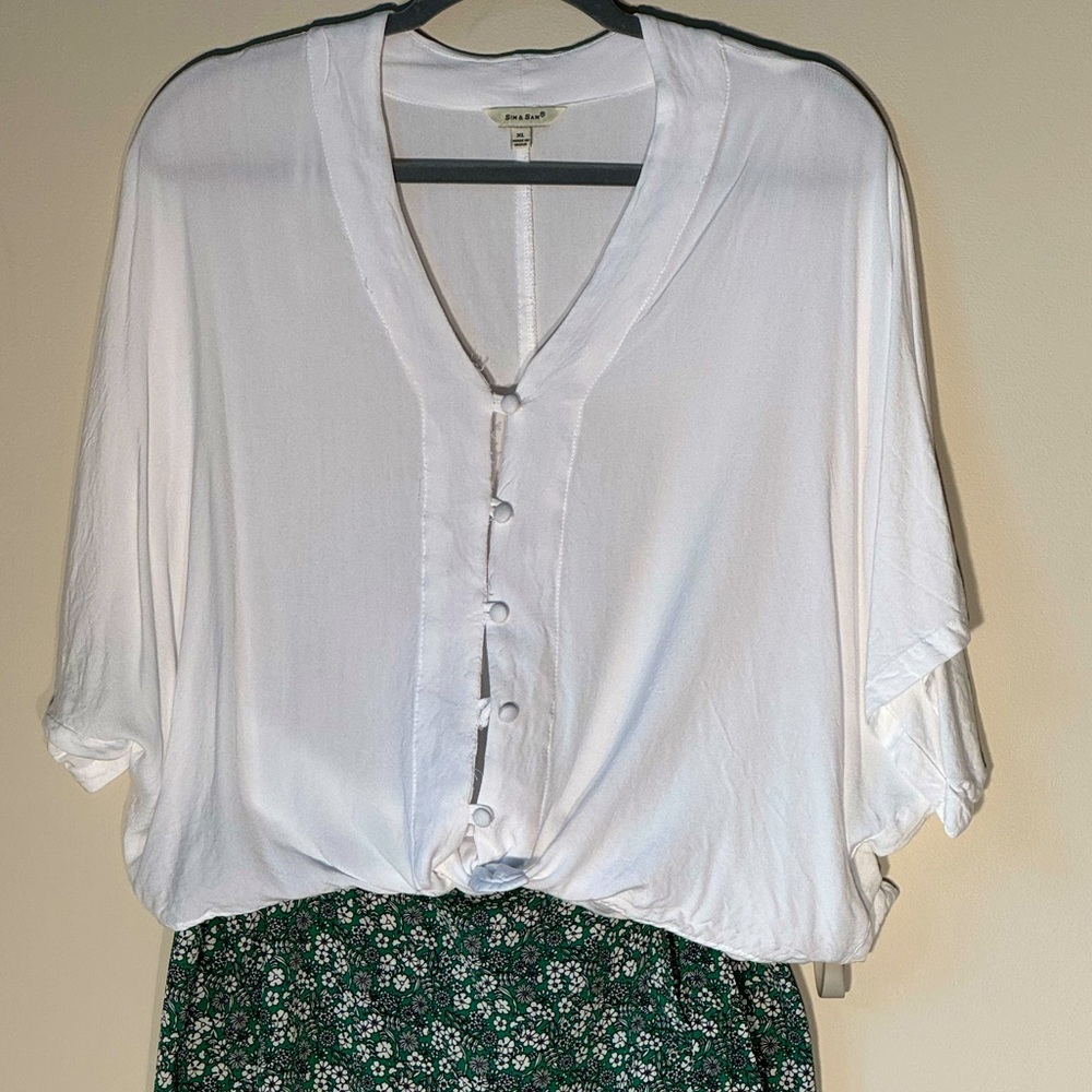 Like new Sim&Sam button v-neck with tie front. Size XL white. .